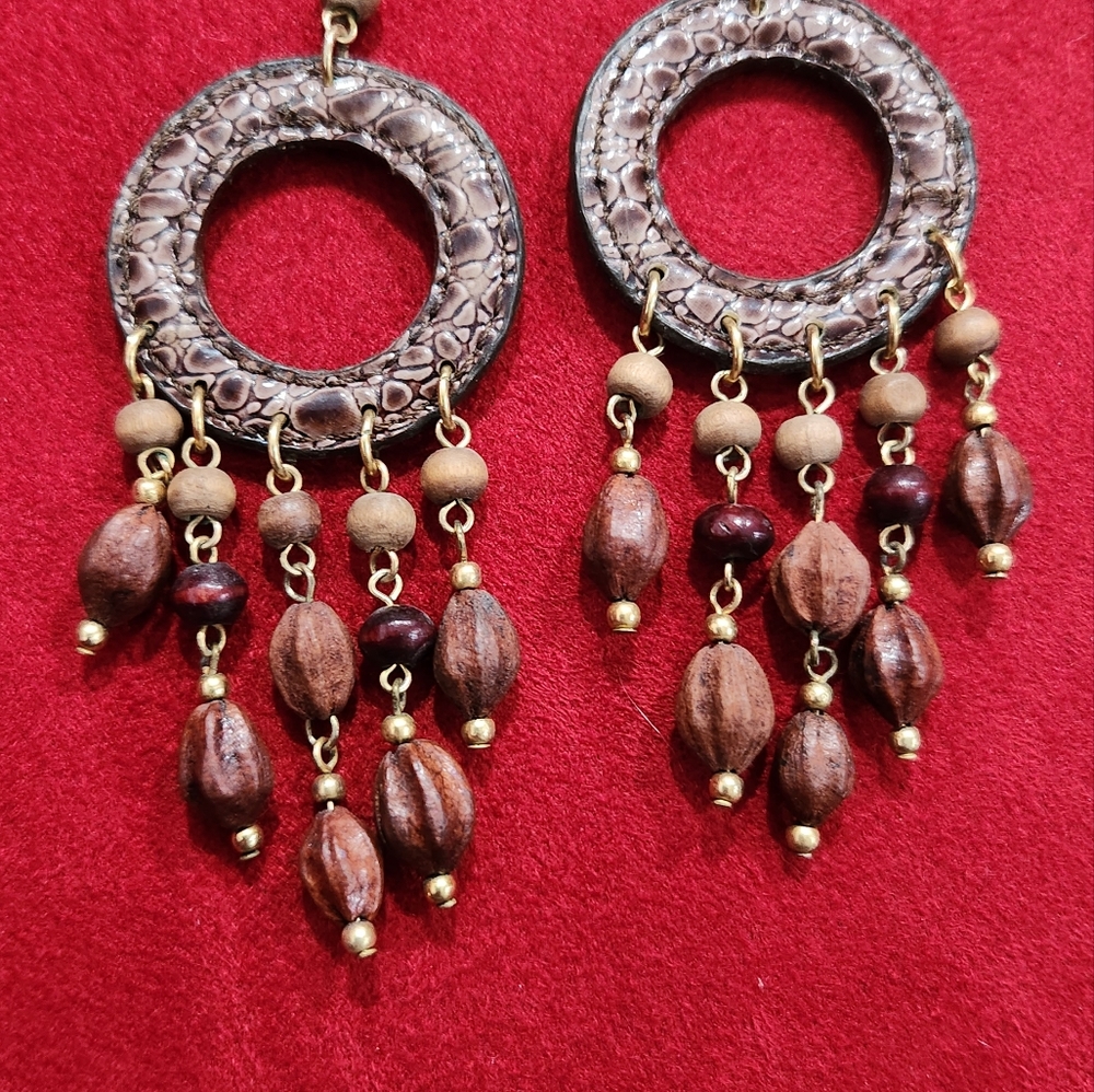 Earrings with beads and leather.